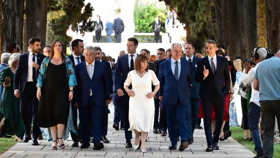 Η Κατερίνα Σακλλαροπούλου με τους αρχηγούς των κομμάτων στο προεδρικό μέγαρο
